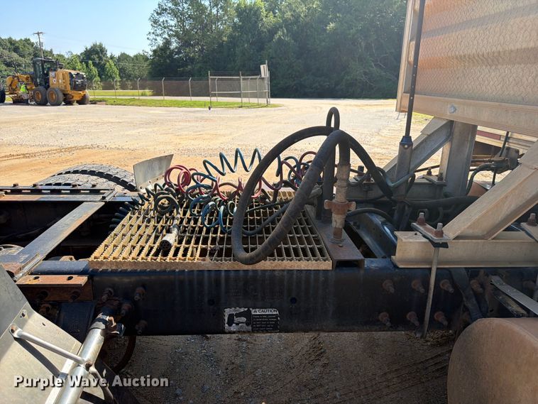 image for item FN2012 2000 Mack CH613 semi truck