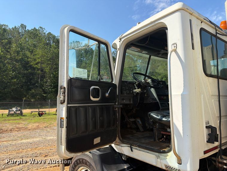 image for item FN2012 2000 Mack CH613 semi truck
