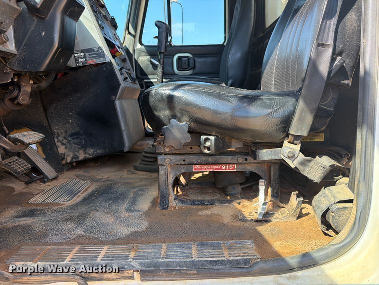 image for item FN2012 2000 Mack CH613 semi truck