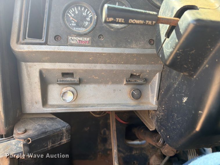 image for item FN2012 2000 Mack CH613 semi truck