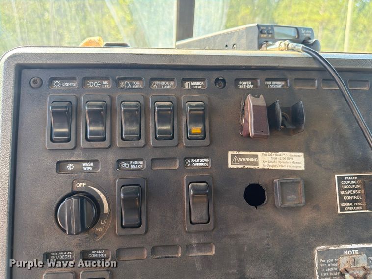 image for item FN2012 2000 Mack CH613 semi truck