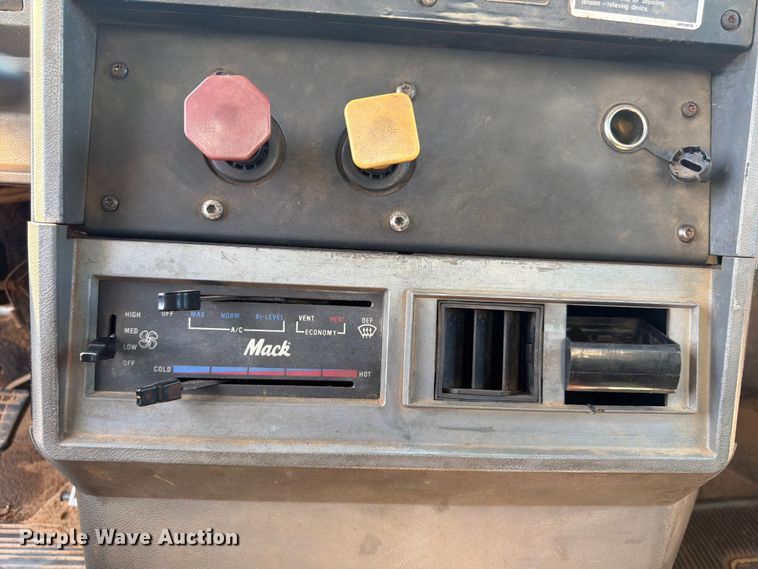 image for item FN2012 2000 Mack CH613 semi truck