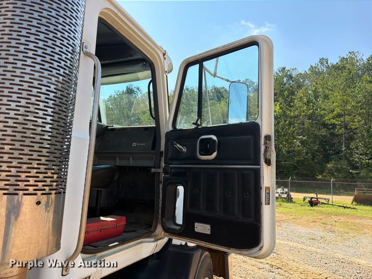 image for item FN2012 2000 Mack CH613 semi truck