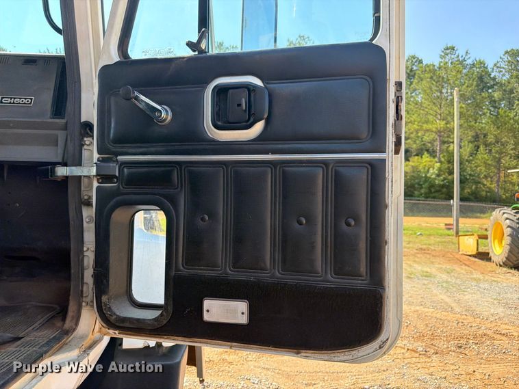 image for item FN2012 2000 Mack CH613 semi truck