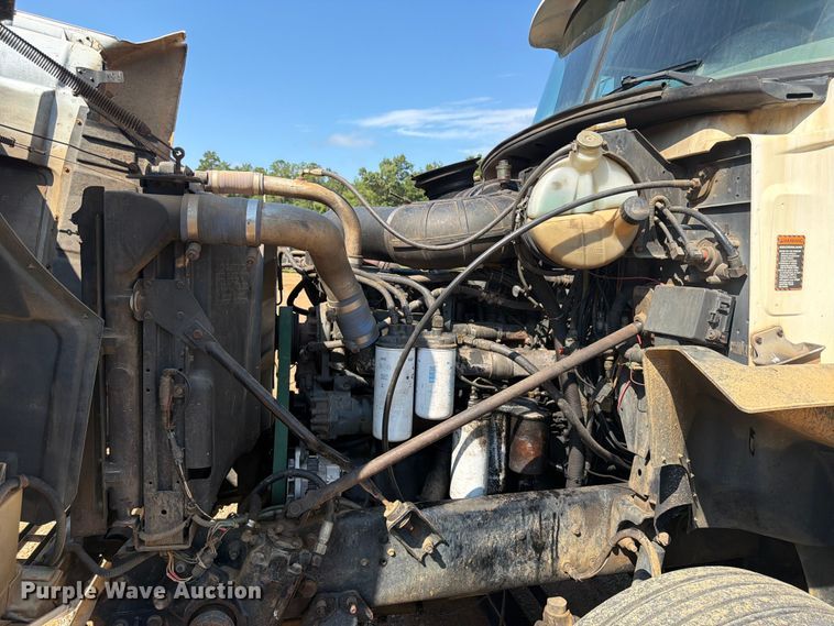 image for item FN2012 2000 Mack CH613 semi truck