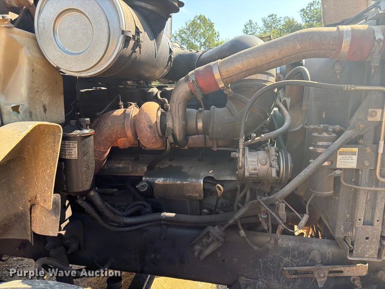 image for item FN2012 2000 Mack CH613 semi truck