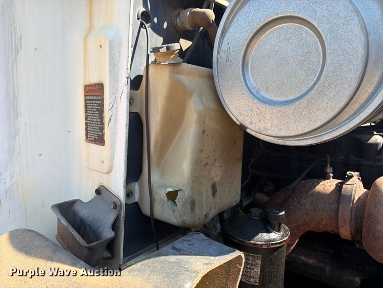 image for item FN2012 2000 Mack CH613 semi truck