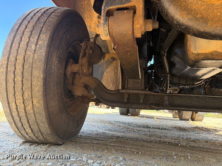 image for item FN2012 2000 Mack CH613 semi truck