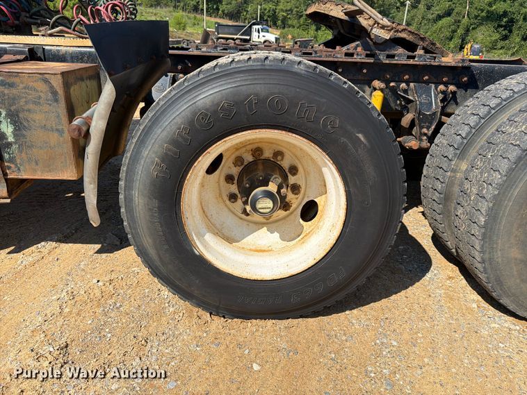 image for item FN2012 2000 Mack CH613 semi truck