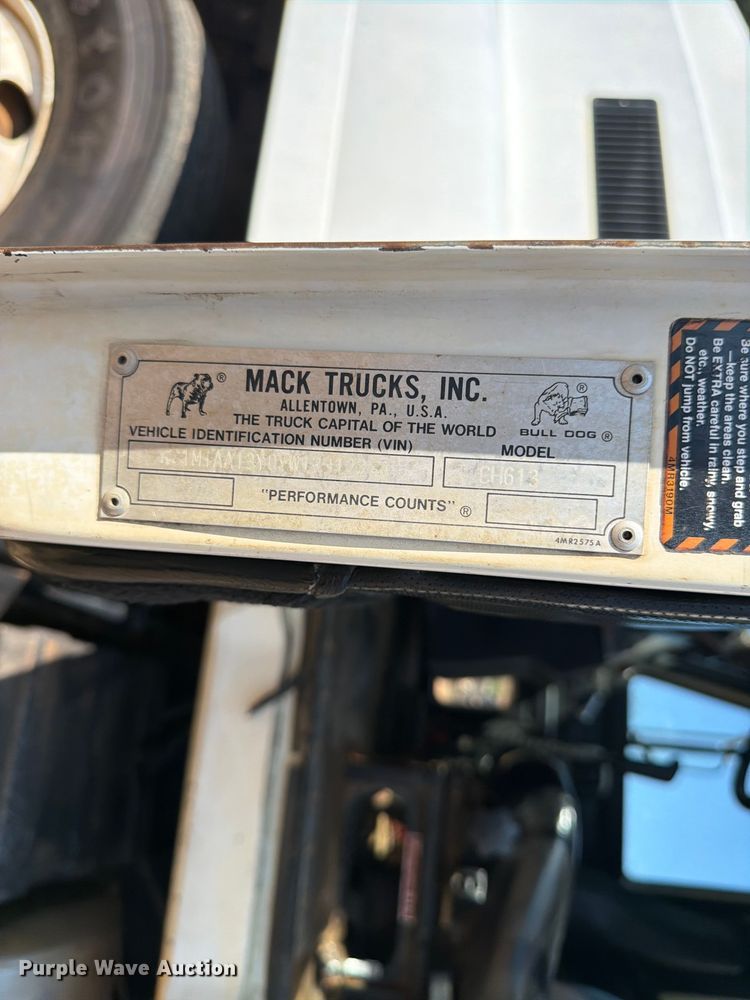 image for item FN2012 2000 Mack CH613 semi truck