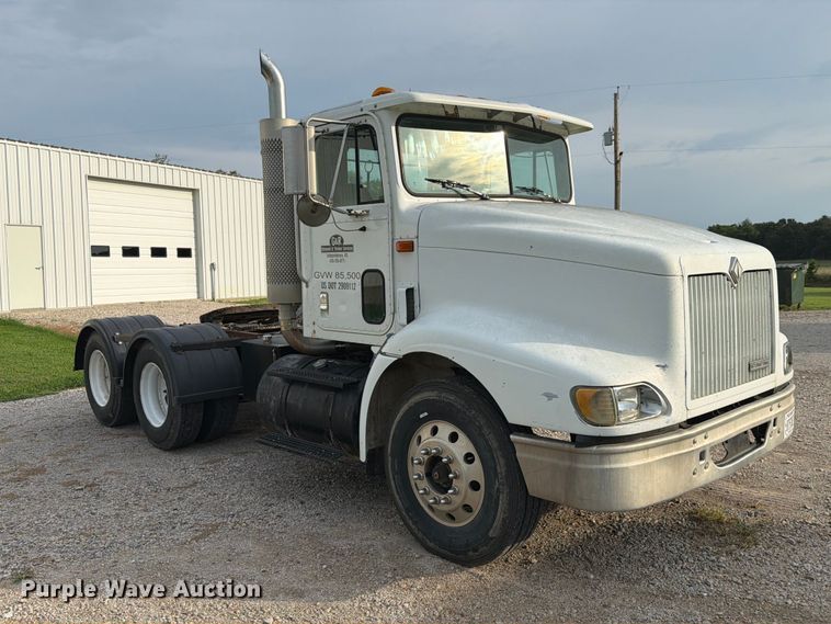 image for item FN2526 2000 International 9100 semi truck