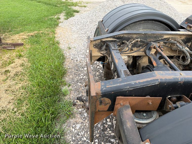 image for item FN2526 2000 International 9100 semi truck