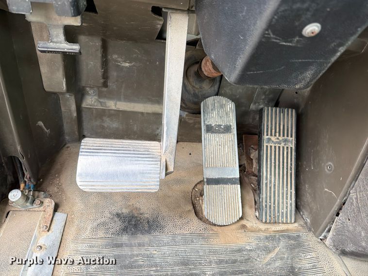 image for item FN2526 2000 International 9100 semi truck