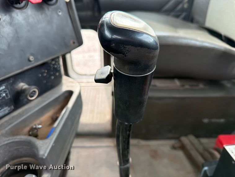 image for item FN2526 2000 International 9100 semi truck