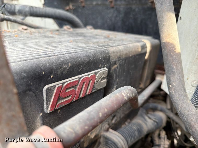 image for item FN2526 2000 International 9100 semi truck