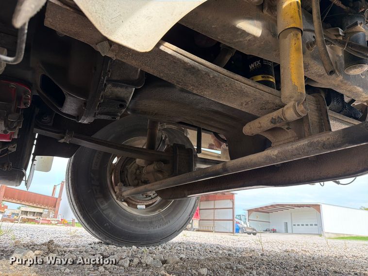 image for item FN2526 2000 International 9100 semi truck