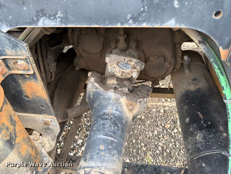 image for item FN2526 2000 International 9100 semi truck
