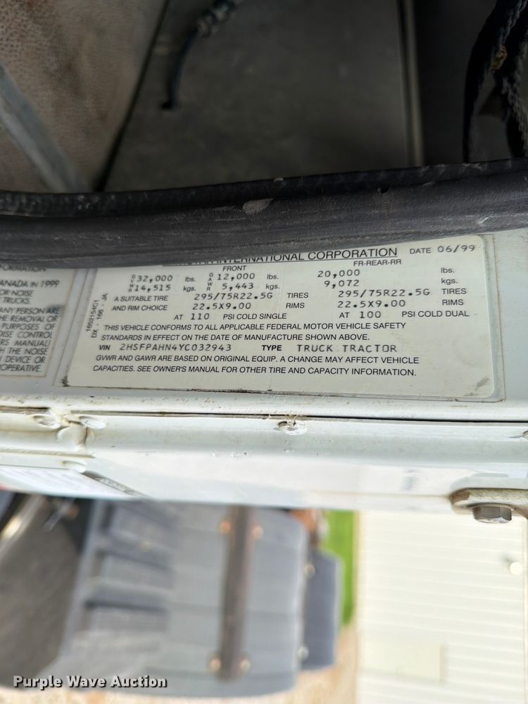 image for item FN2526 2000 International 9100 semi truck