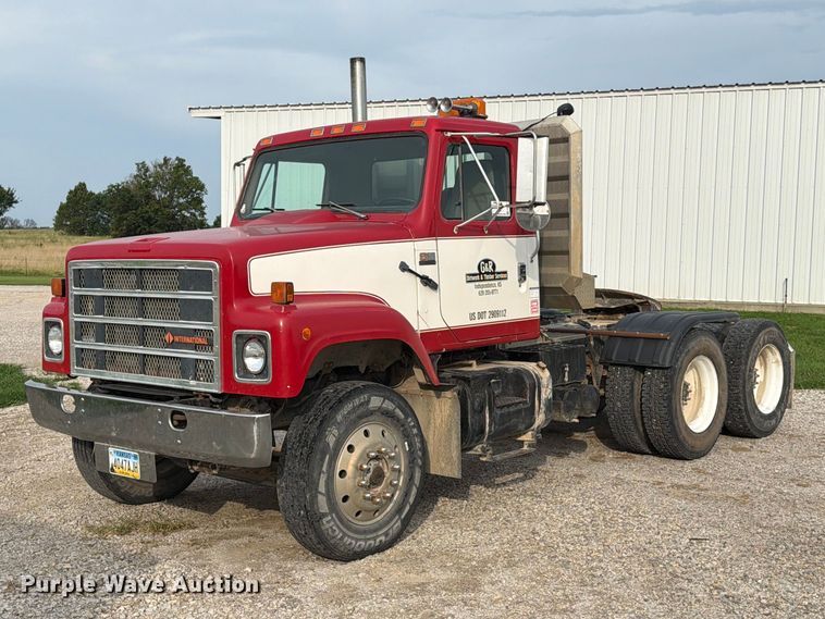 1988 Navistar F-2575 semi truck