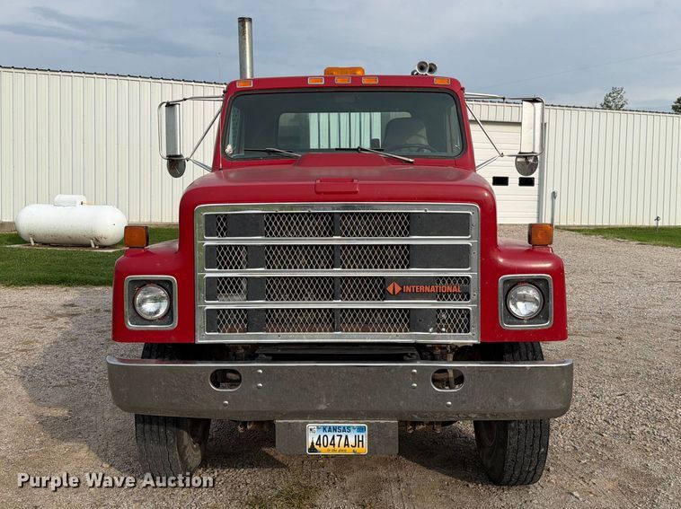 image for item FN2527 1988 Navistar F-2575 semi truck