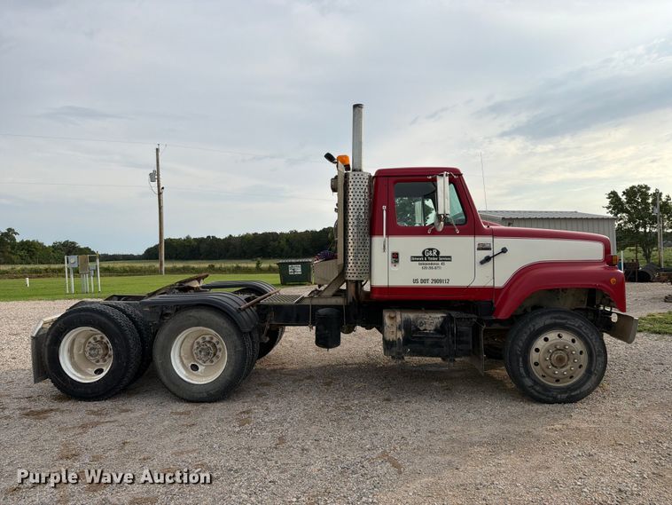 image for item FN2527 1988 Navistar F-2575 semi truck