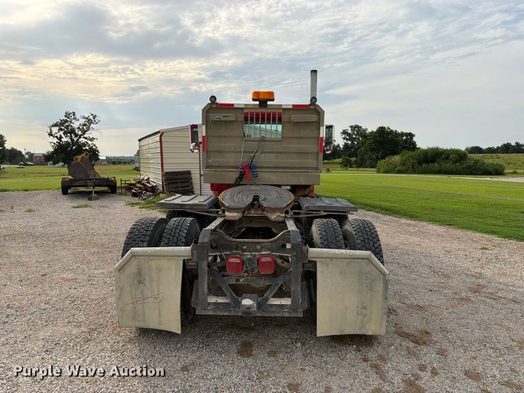 image for item FN2527 1988 Navistar F-2575 semi truck