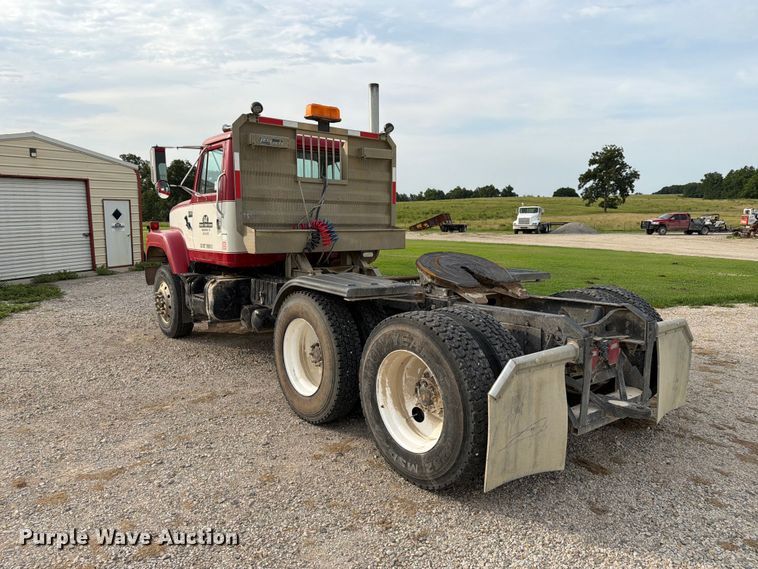 image for item FN2527 1988 Navistar F-2575 semi truck