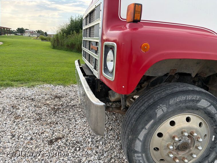 image for item FN2527 1988 Navistar F-2575 semi truck