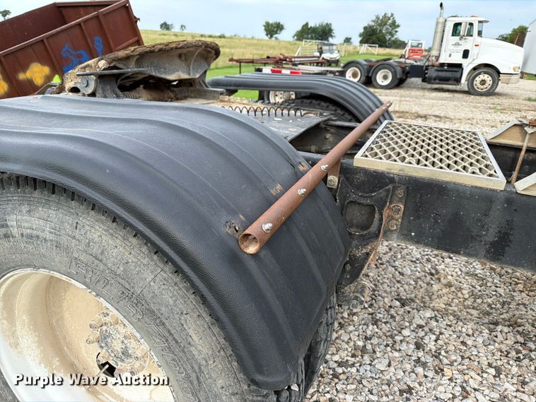image for item FN2527 1988 Navistar F-2575 semi truck