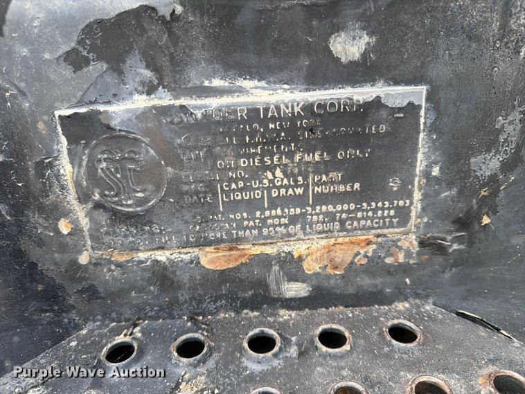 image for item FN2527 1988 Navistar F-2575 semi truck