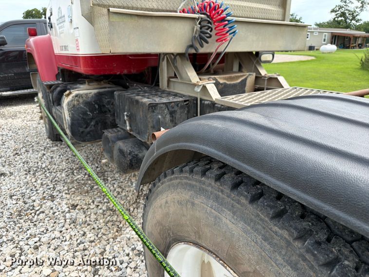 image for item FN2527 1988 Navistar F-2575 semi truck
