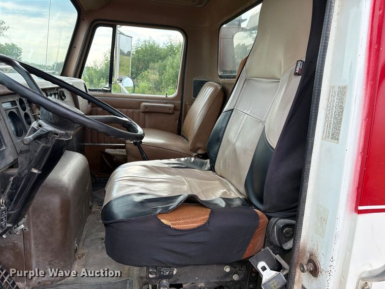 image for item FN2527 1988 Navistar F-2575 semi truck