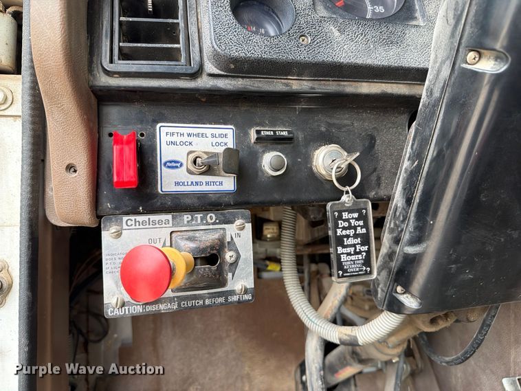 image for item FN2527 1988 Navistar F-2575 semi truck