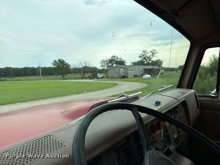 image for item FN2527 1988 Navistar F-2575 semi truck