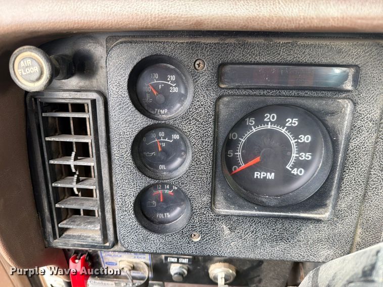 image for item FN2527 1988 Navistar F-2575 semi truck