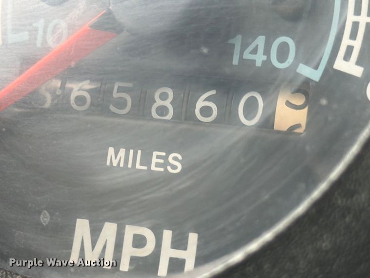 image for item FN2527 1988 Navistar F-2575 semi truck