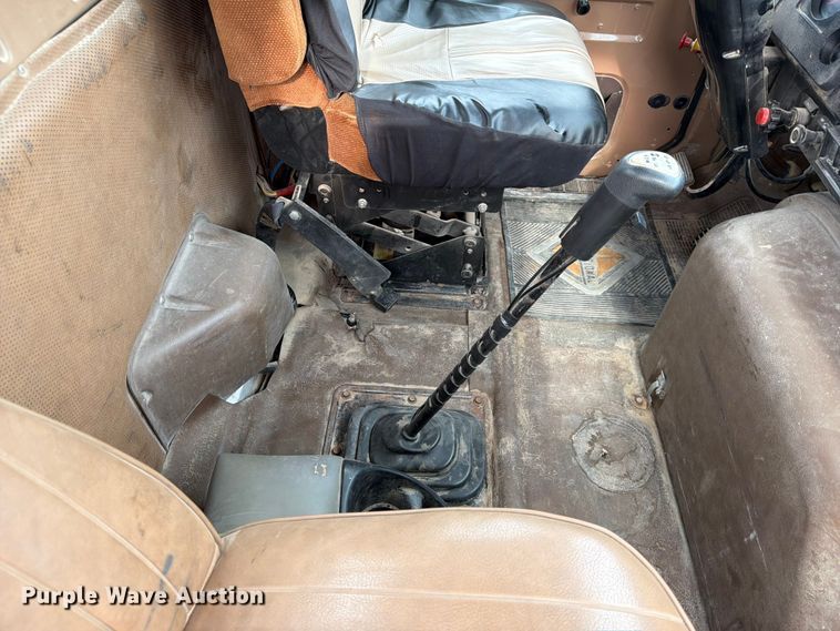 image for item FN2527 1988 Navistar F-2575 semi truck