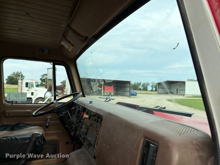 image for item FN2527 1988 Navistar F-2575 semi truck