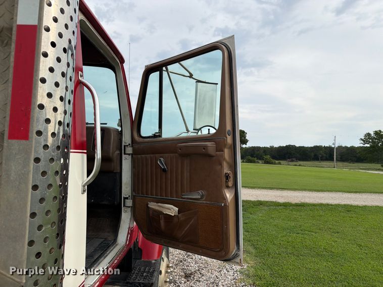 image for item FN2527 1988 Navistar F-2575 semi truck
