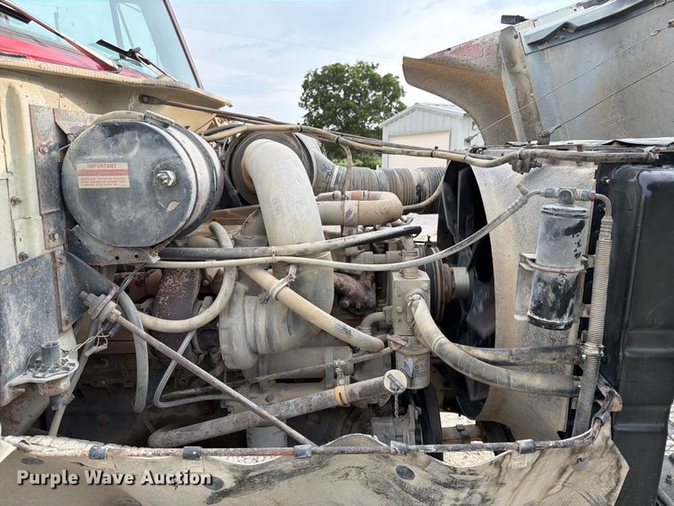 image for item FN2527 1988 Navistar F-2575 semi truck