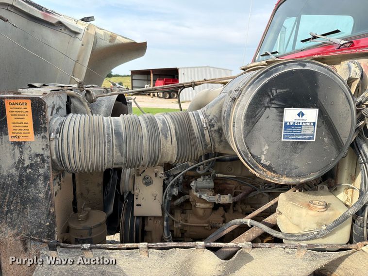 image for item FN2527 1988 Navistar F-2575 semi truck