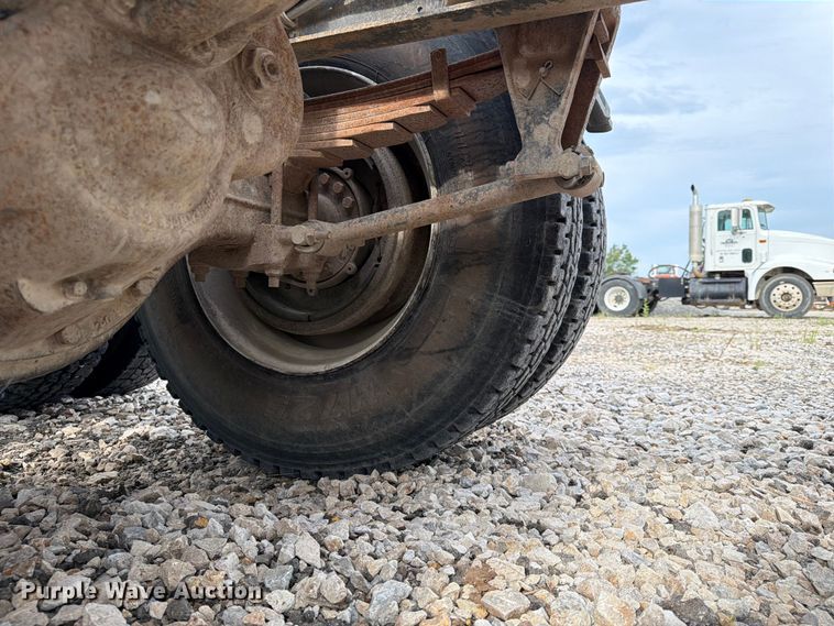 image for item FN2527 1988 Navistar F-2575 semi truck