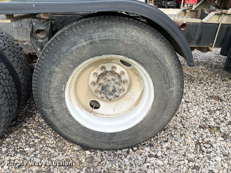 image for item FN2527 1988 Navistar F-2575 semi truck