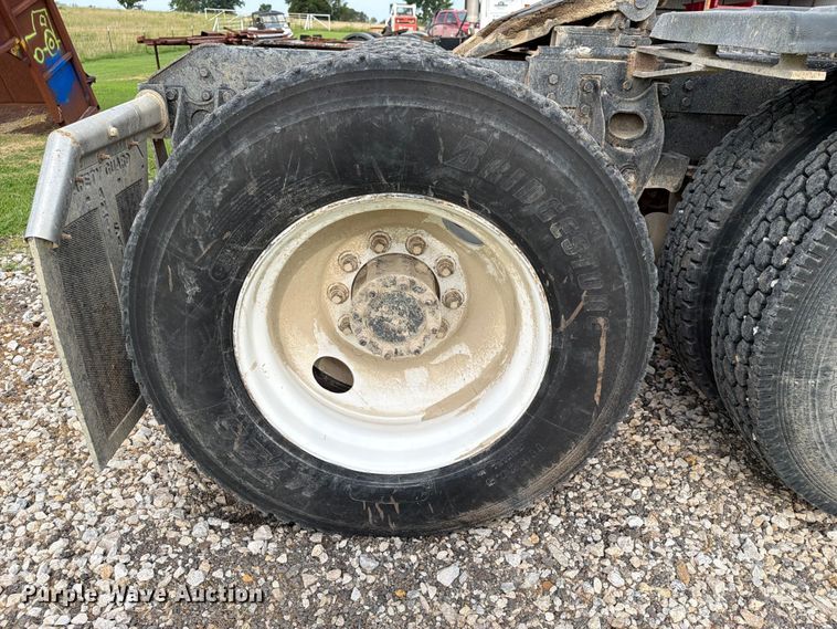 image for item FN2527 1988 Navistar F-2575 semi truck