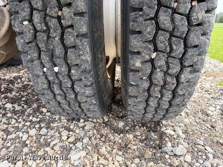 image for item FN2527 1988 Navistar F-2575 semi truck