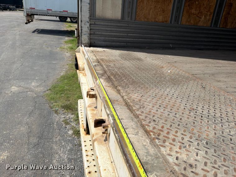 image for item FP4010 2004 Stoughton Trailers AVXW-535T-S-C-AR dry van trailer