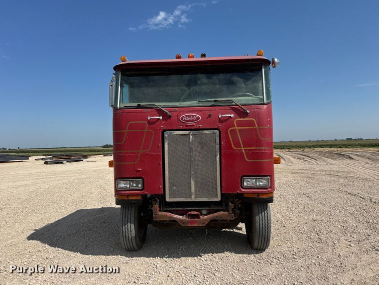 image for item NJ9261 1985 Peterbilt 362 semi truck