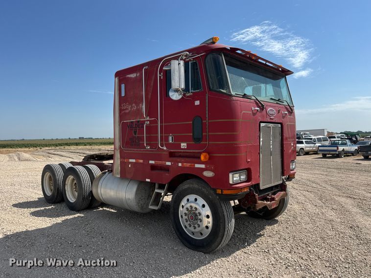 image for item NJ9261 1985 Peterbilt 362 semi truck
