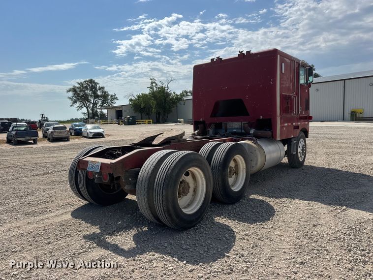 image for item NJ9261 1985 Peterbilt 362 semi truck