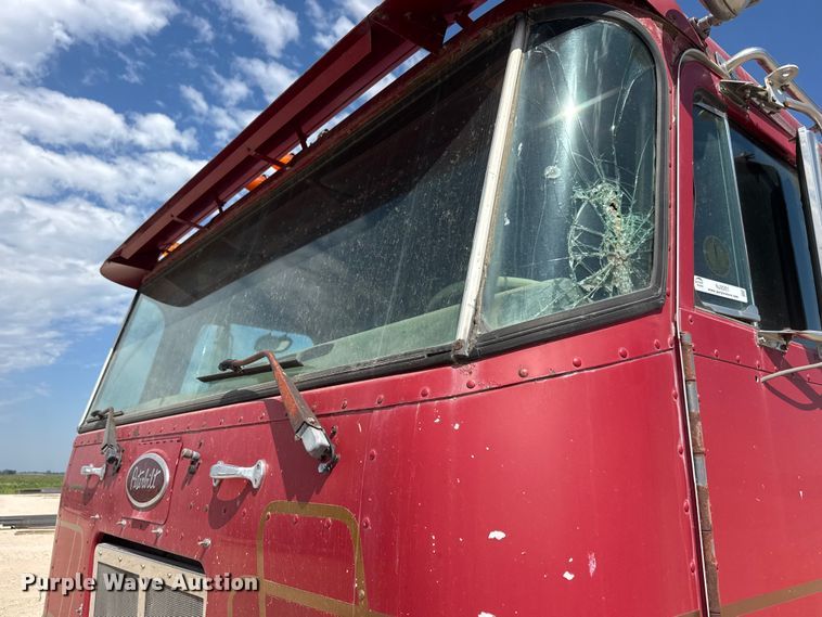 image for item NJ9261 1985 Peterbilt 362 semi truck